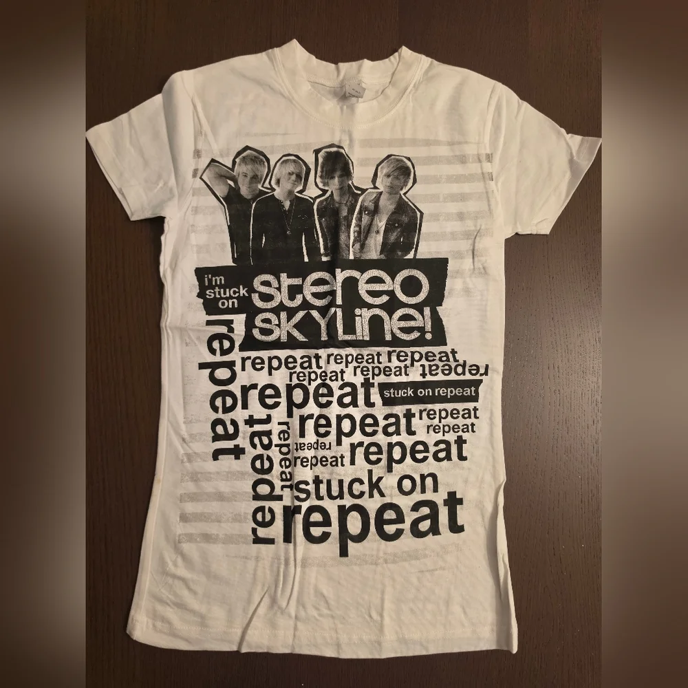 Stereo Skyline Graphic Band Tee in White and Black Size Small Never Worn - Picture 1 of 3